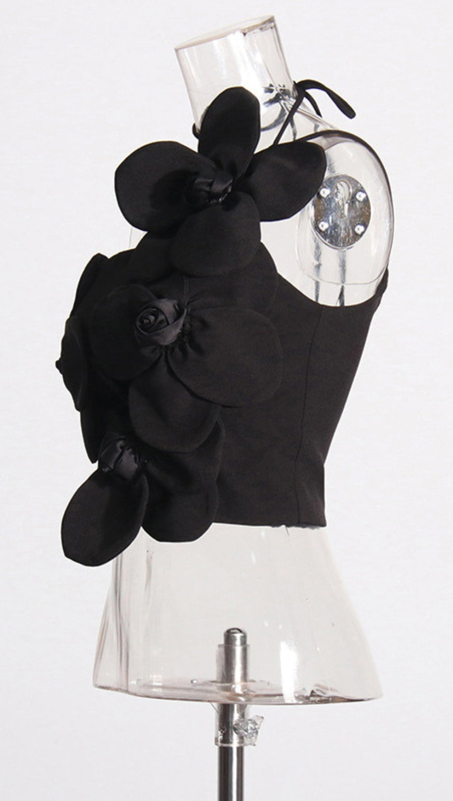 Weißes, bauchfreies Oberteil mit Blumenmotiv „Andia“