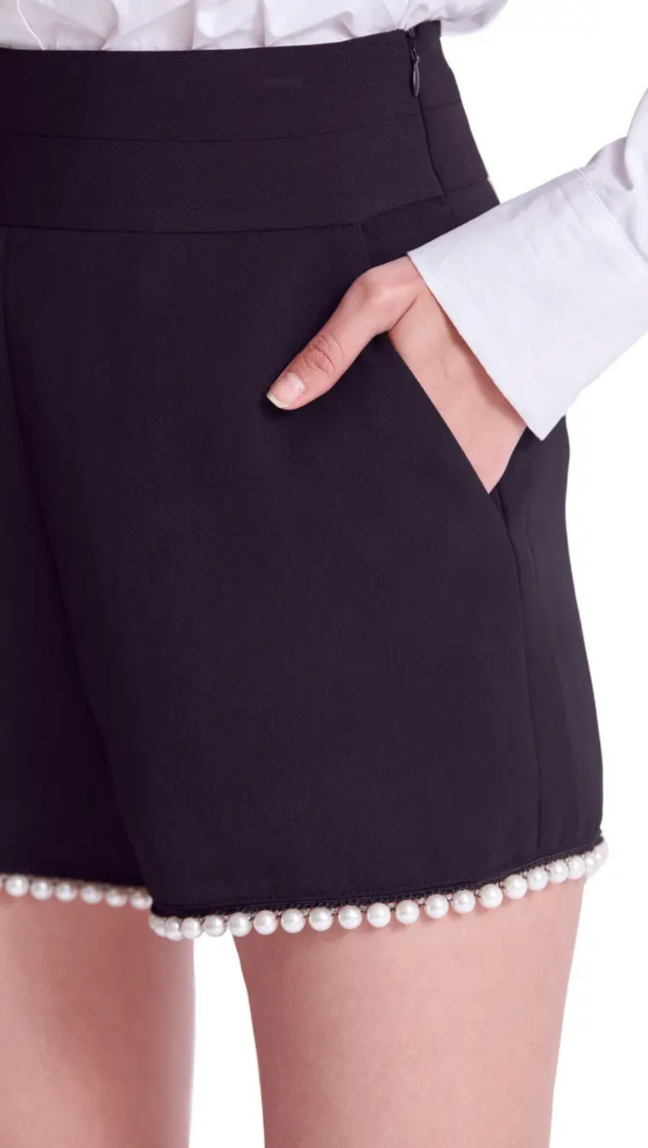 IMITATION PEARL TRIM HIGH WAIST SHORTS IN BLACK