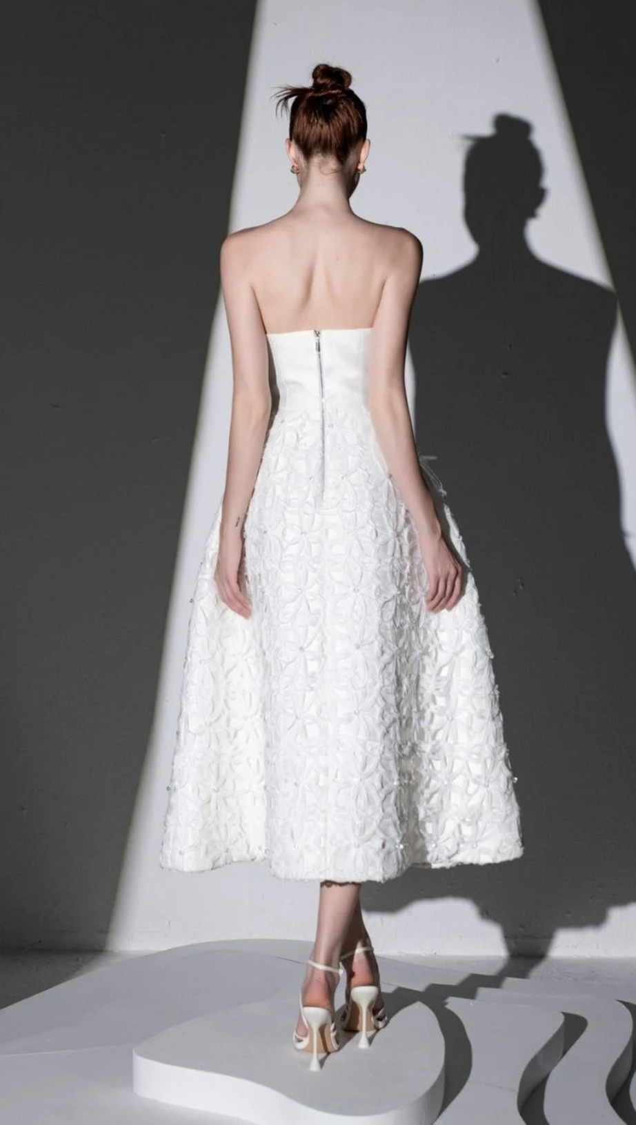 WHITE FLORAL EMBELLISHED STRAPLESS MIDI DRESS