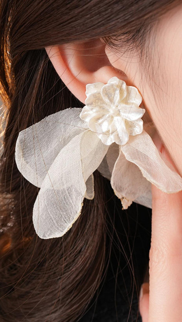 AIIZIE DREAMA FLOWER EARRINGS - product image