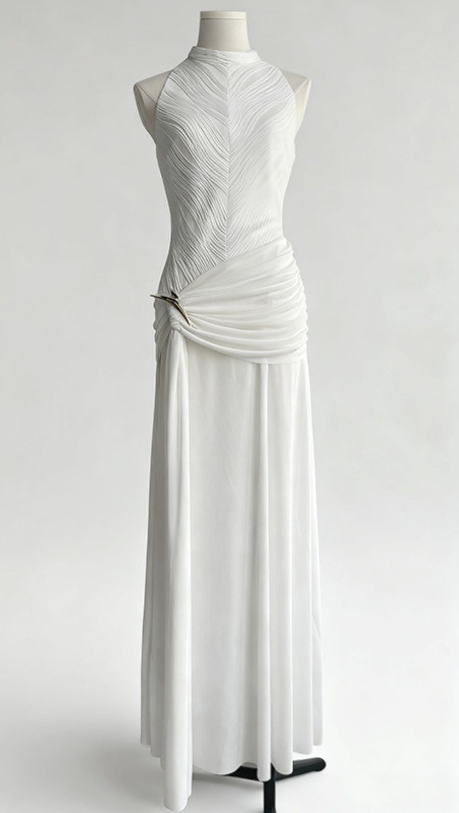 Jára Elegant Halter Neck Knotted Maxi Dress - Effortless Chic for Special Occasions