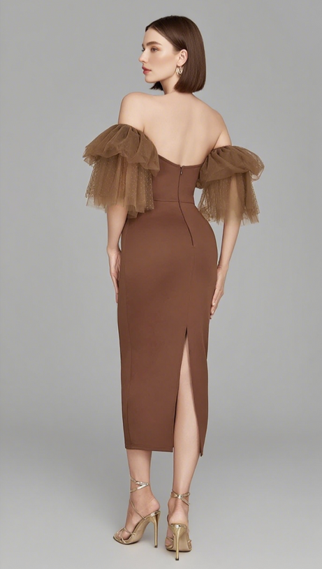 Schulterfreies Midikleid mit Tüllärmeln in Braun