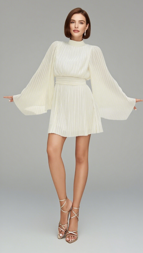 Plissiertes Minikleid mit Stehkragen und Gürtel in Weiß