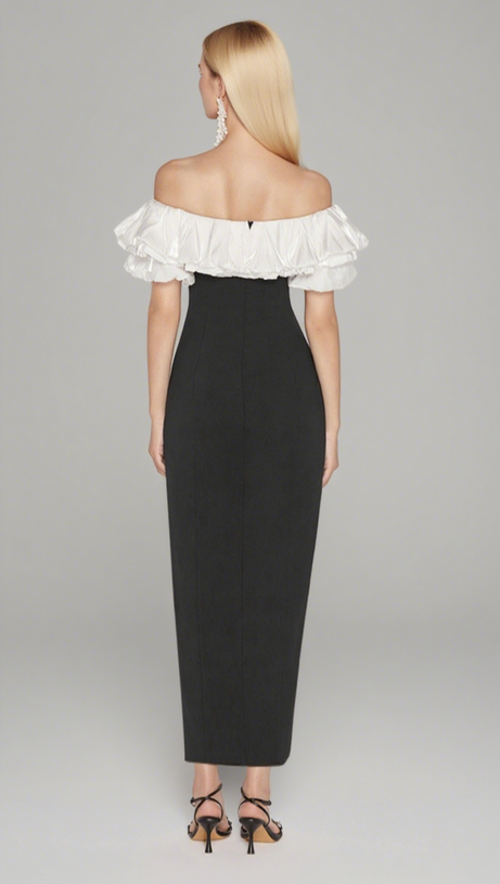 Schulterfreies Midikleid mit Rüschen und Schlitz in Schwarz