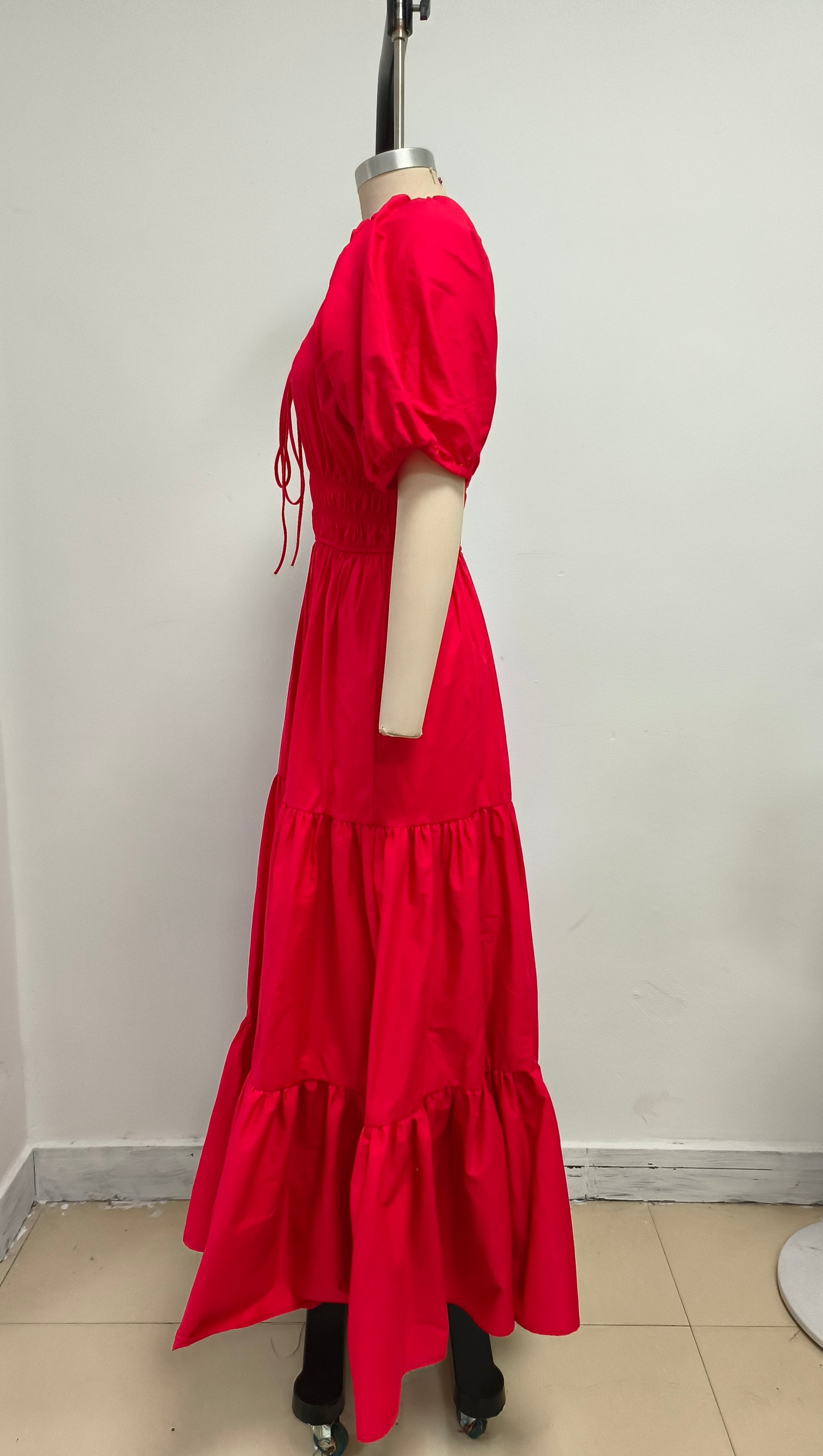 Midaxi-Kleid mit Taillenbund aus reiner Baumwolle in Rot 