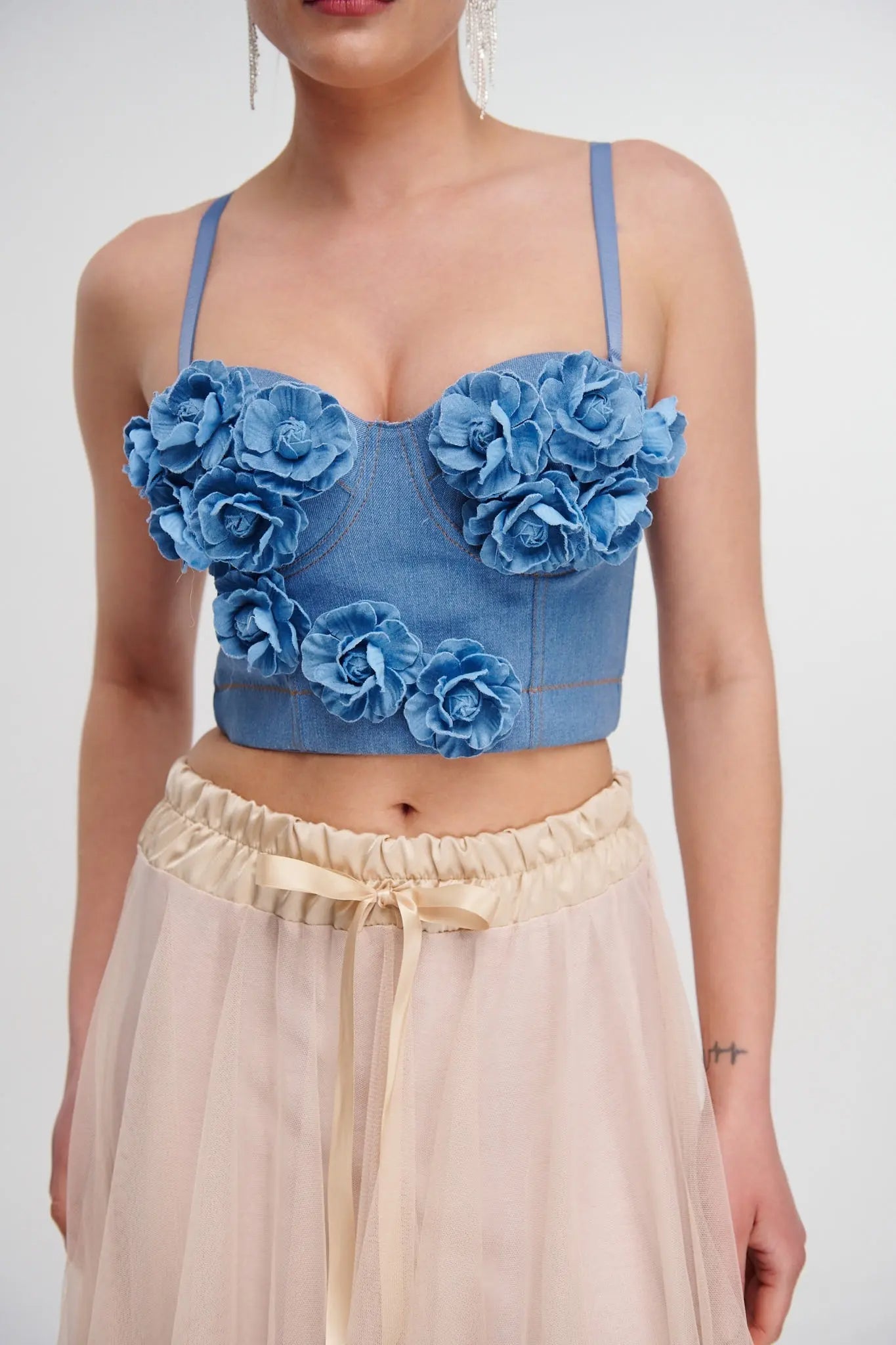 DENIM TOP WITH ROSES