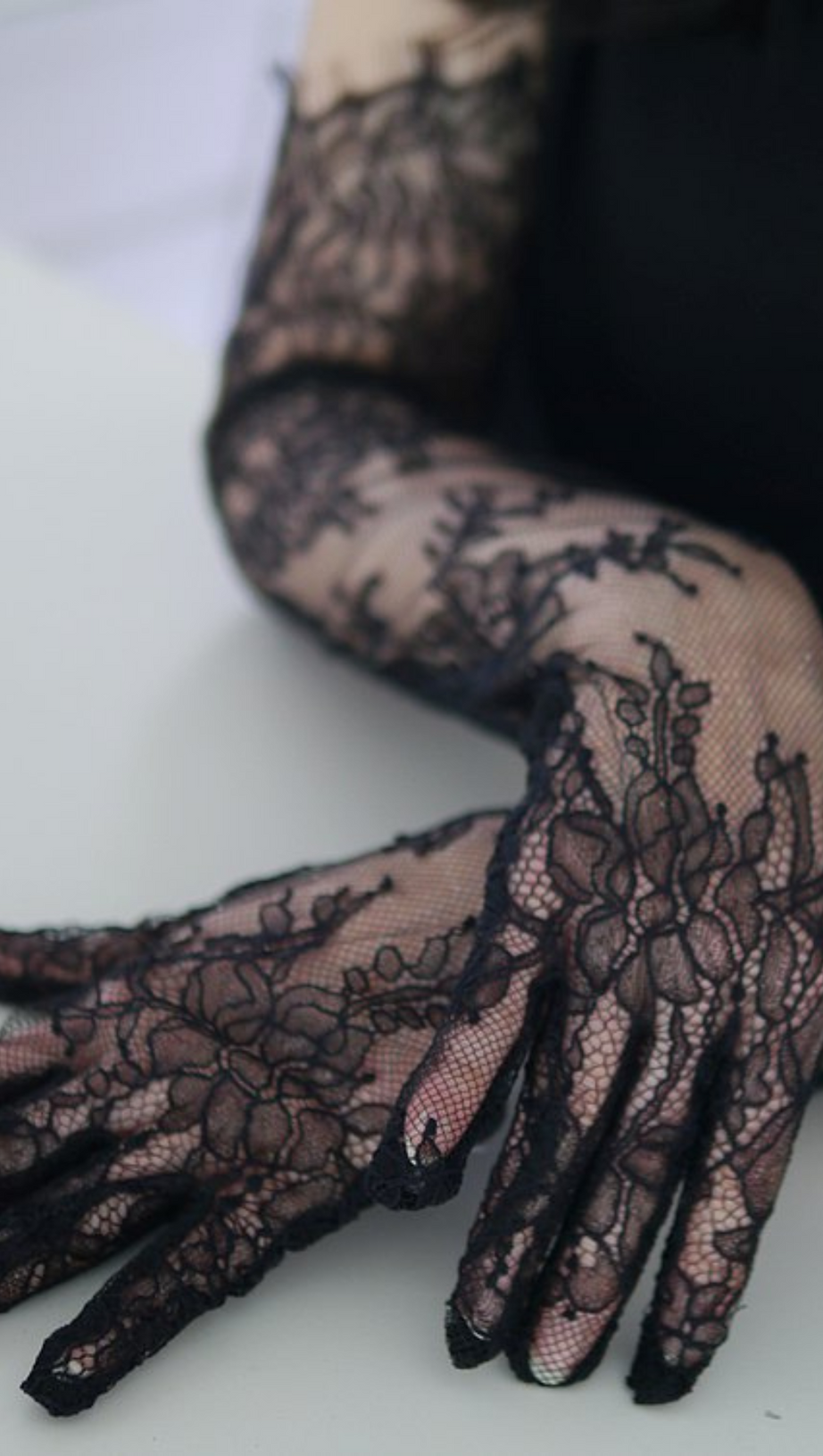 LACE HANDMADE LONG GLOVES