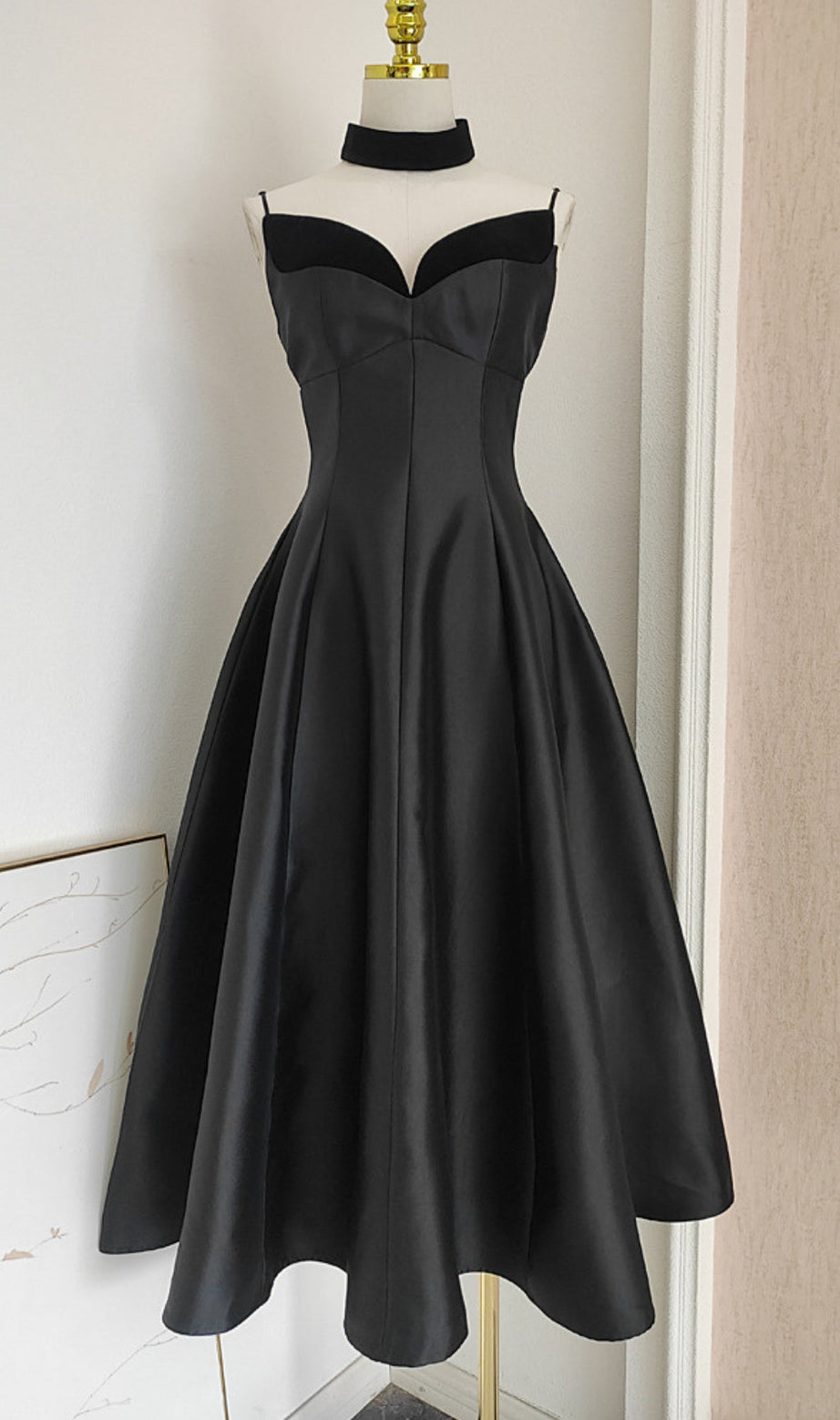 Patchwork-Midikleid in Schwarz