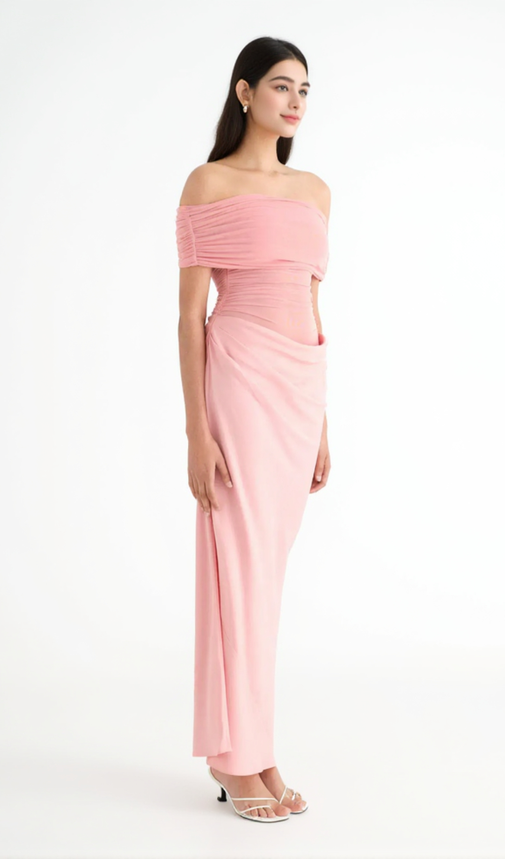 ABITO LUNGO IN RETE CON SPALLE SCOPERTE E RUCHES ROSA REANKO