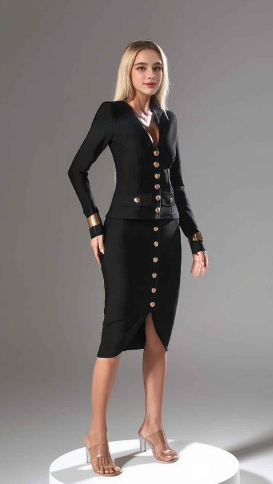 Completo monopetto a maniche lunghe con fasciatura nera