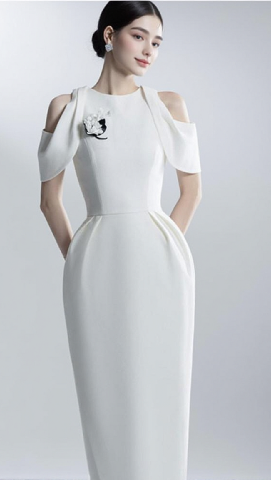 CHAELI WEISSES MIDIKLEID MIT VERZIERUNG