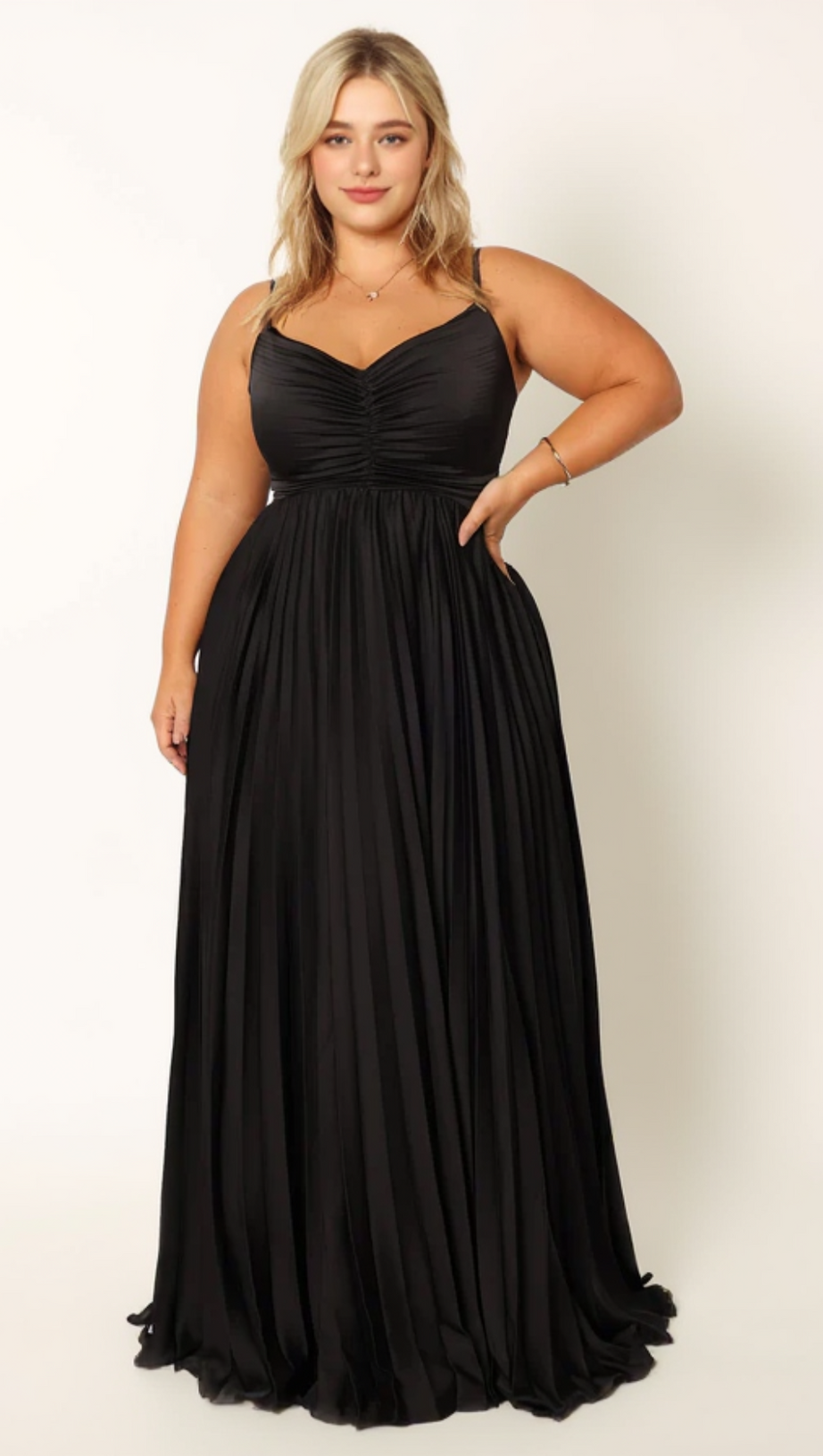 ABITO LUNGO PLISSETTATO NAIRA NERO