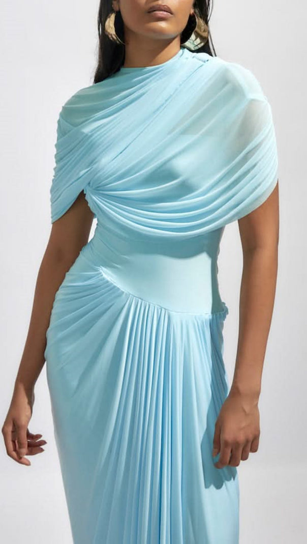 Aakifa – Asymmetrisches, drapiertes Maxikleid in Babyblau