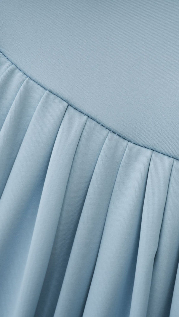 Aakifa – Asymmetrisches, drapiertes Maxikleid in Babyblau