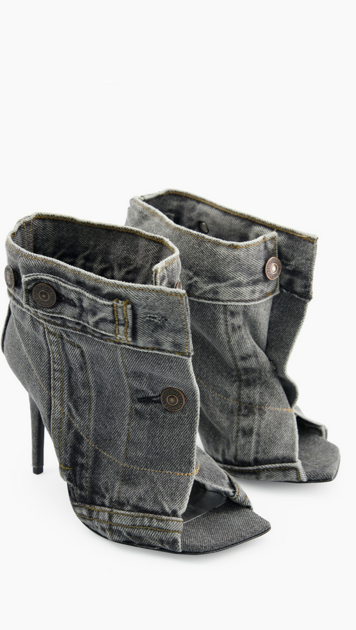 Alisson – Denim-Sandalen mit Knopfleiste und Fischmaul