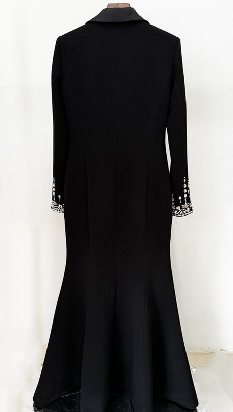 Aurora – Blazer-Maxikleid mit Kristallverzierung