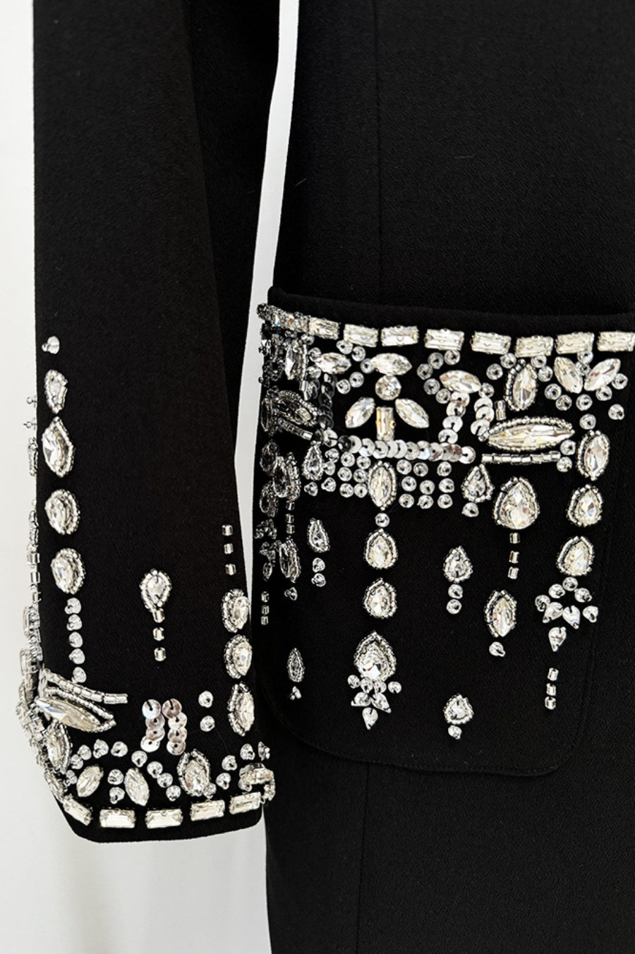 Aurora – Blazer-Maxikleid mit Kristallverzierung