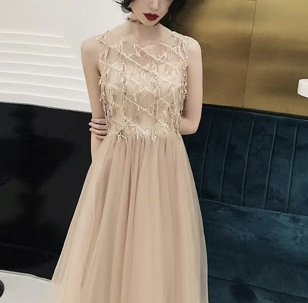 Goldenes Pailletten-Heimkehrkleid