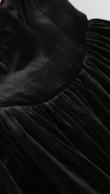 OFF-SHOULDER-MINIKLEID MIT BLUMENAPPLIKATIONEN