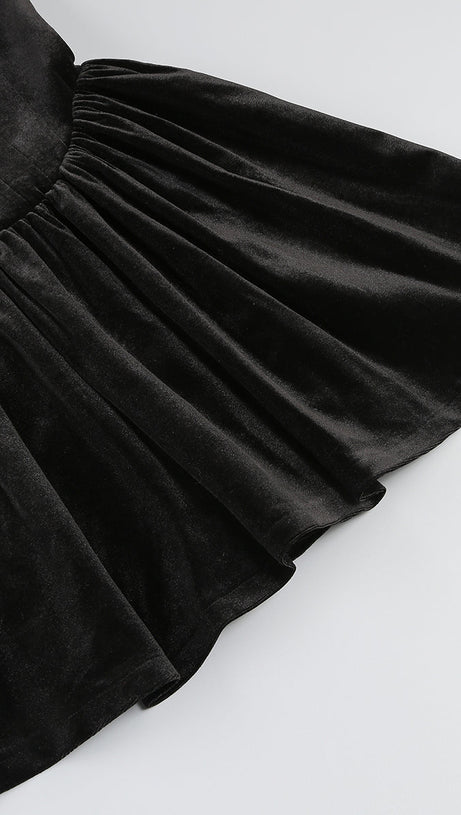 OFF-SHOULDER-MINIKLEID MIT BLUMENAPPLIKATIONEN