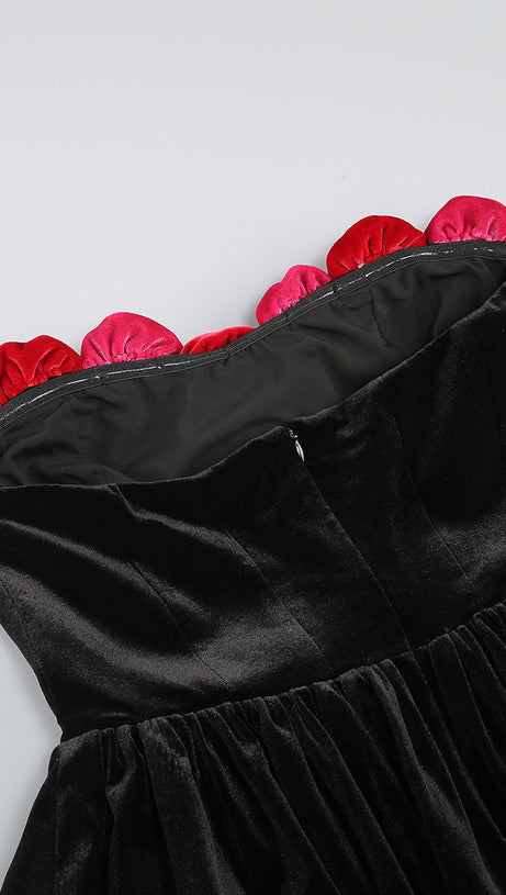 OFF-SHOULDER-MINIKLEID MIT BLUMENAPPLIKATIONEN