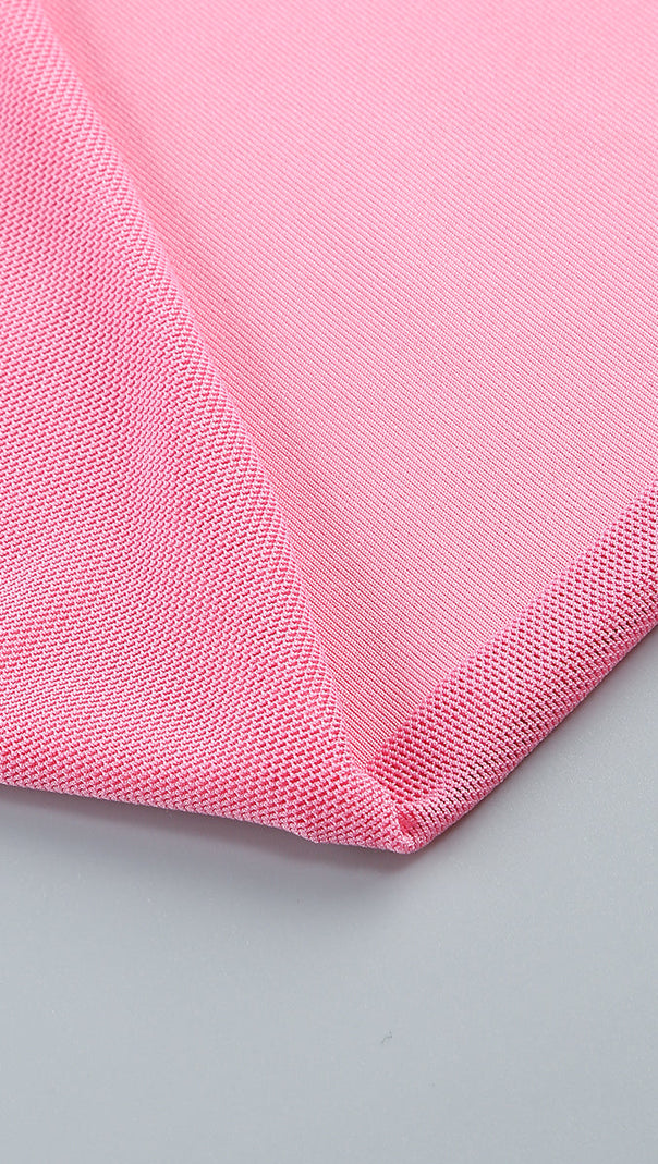 PINK MAXIKLEID MIT AUSSCHNITT UND RÜSCHEN 