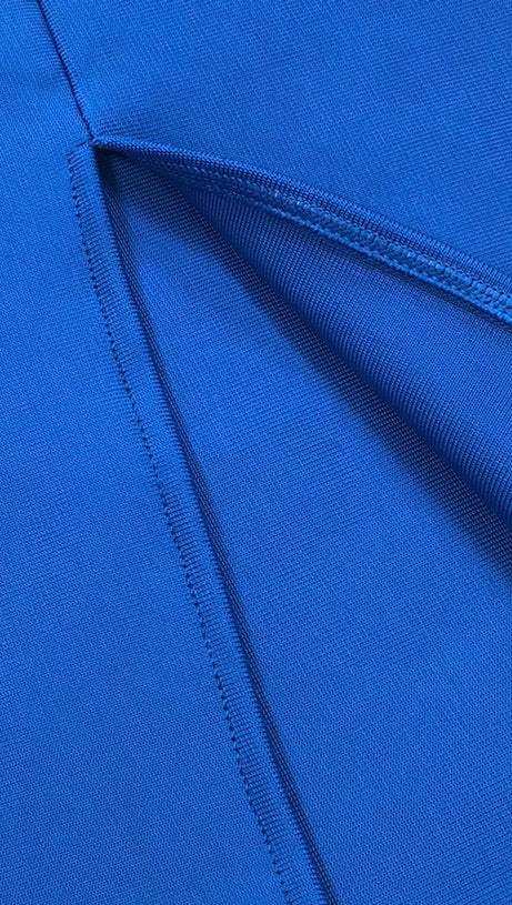 Schulterfreies, figurbetontes Maxikleid mit Perlenverzierung in Blau