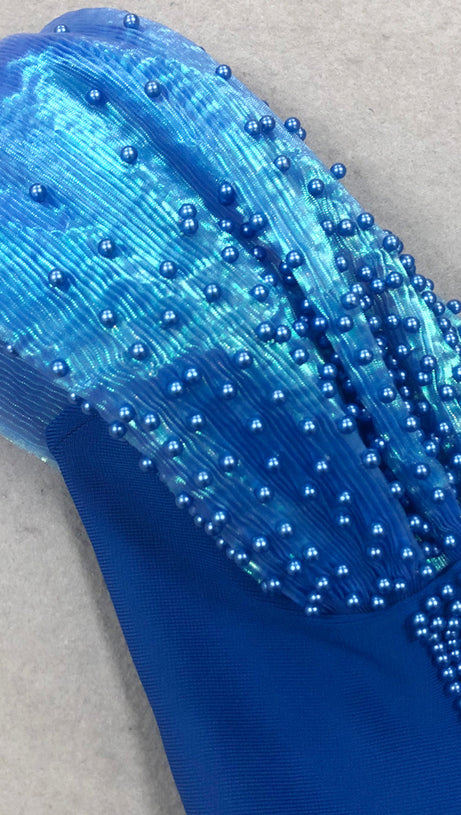 Schulterfreies, figurbetontes Maxikleid mit Perlenverzierung in Blau