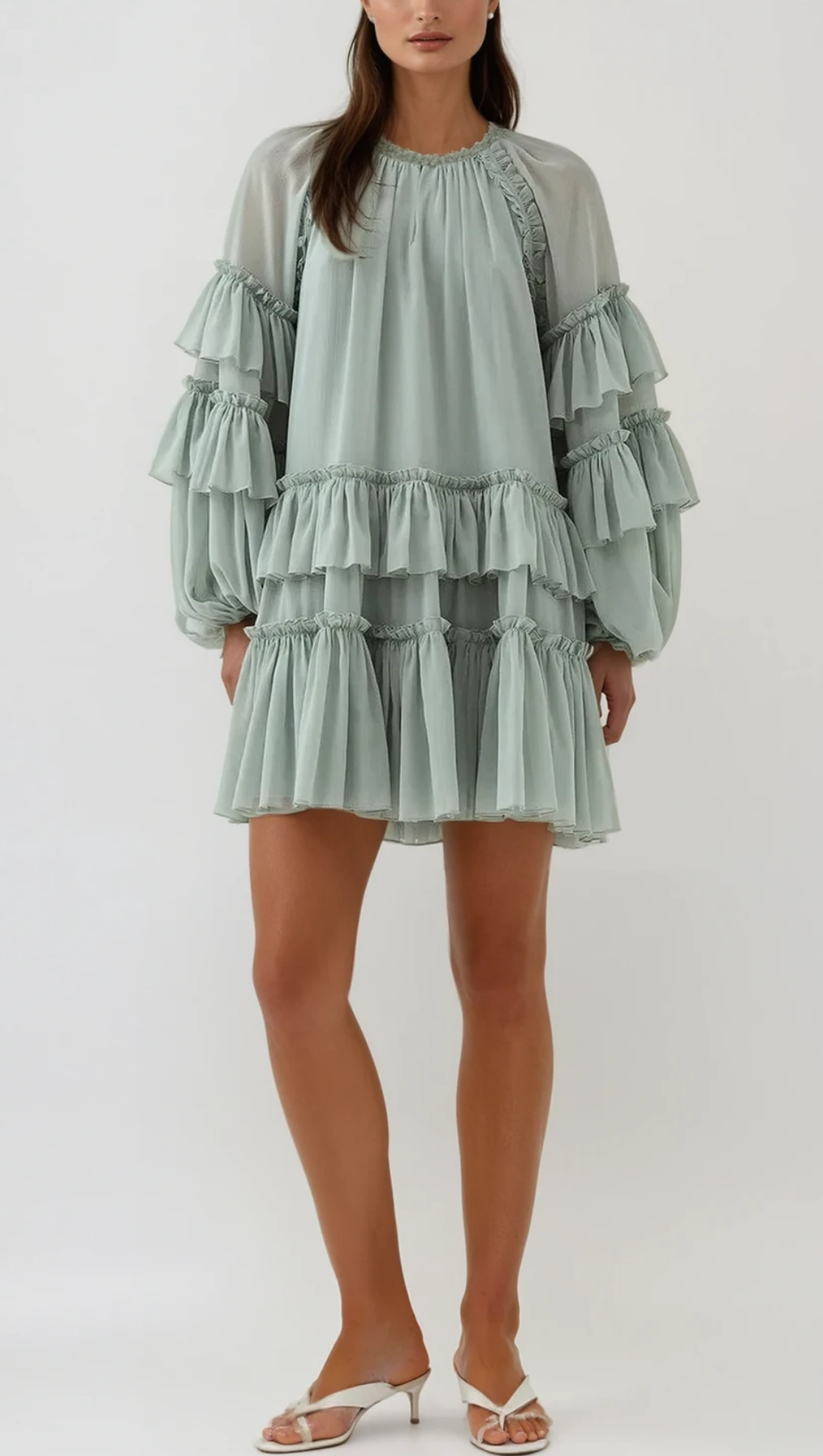 Freda – Grünes Minikleid aus Netzstoff mit Ballonärmeln und Rüschen