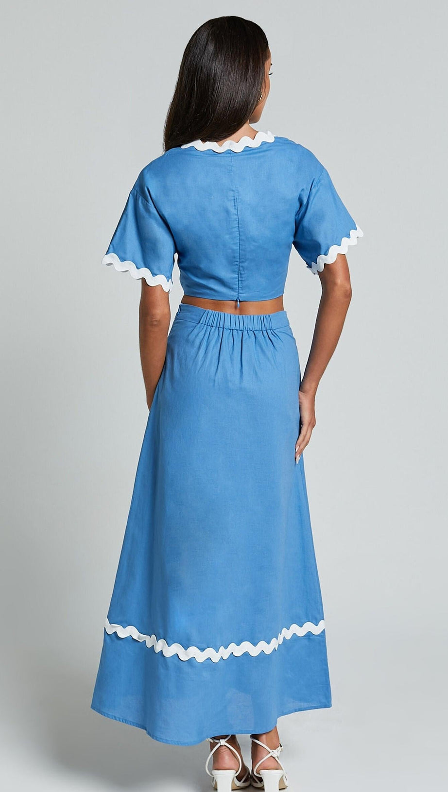 COMPLETO DUE PEZZI BLYTHE - MANICA CORTA CON ORLO ONDA E GONNA A TRAPEZIO IN BLU