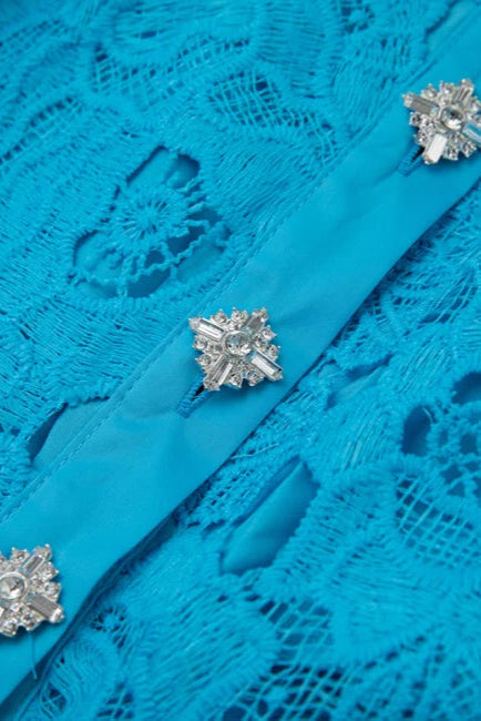 Ärmelloses, schmales Kleid mit hohem Bund und Kragen in Blau