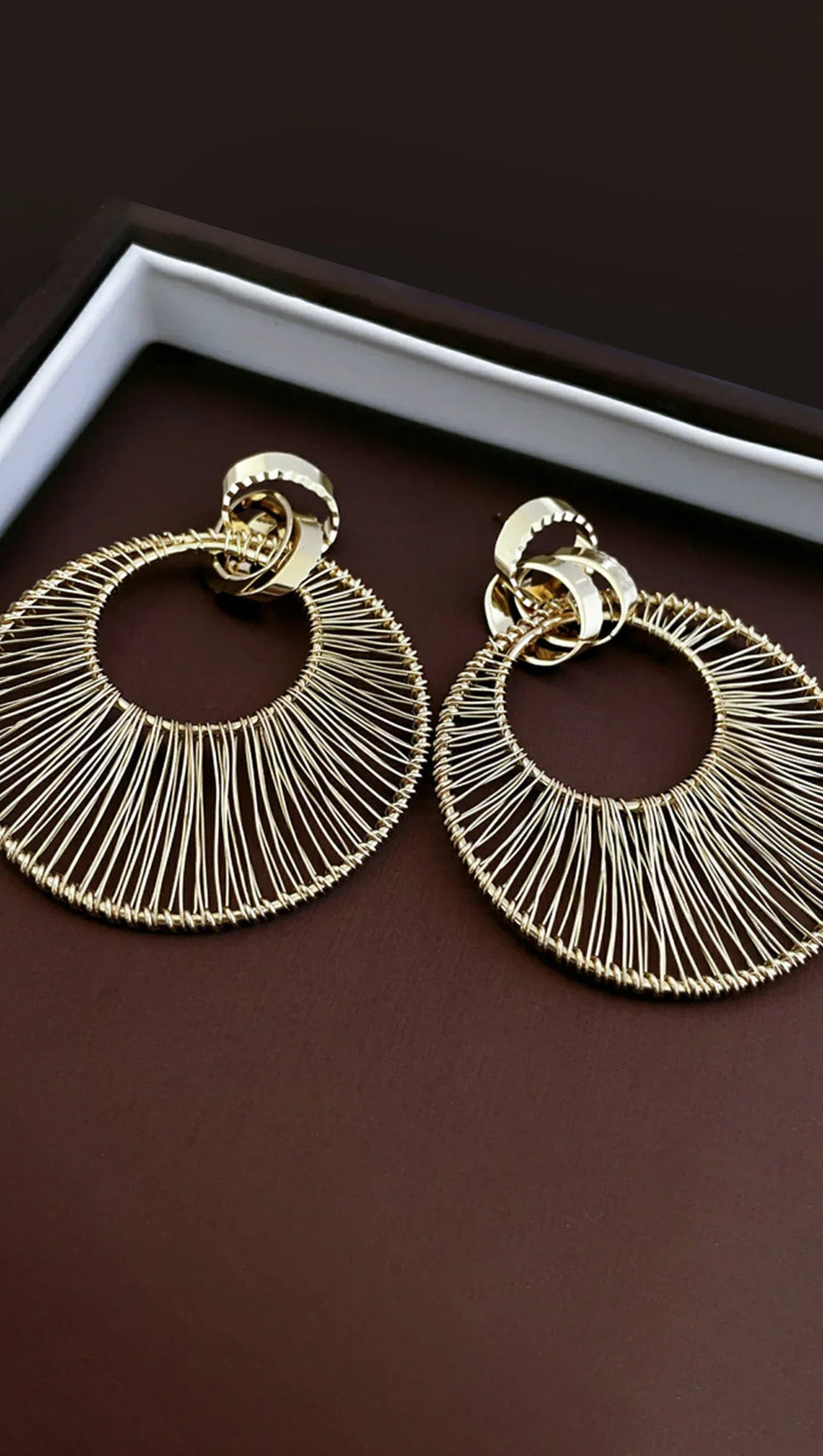AISLINN METAL HOOP LARGE CIRCLE EARRINGS