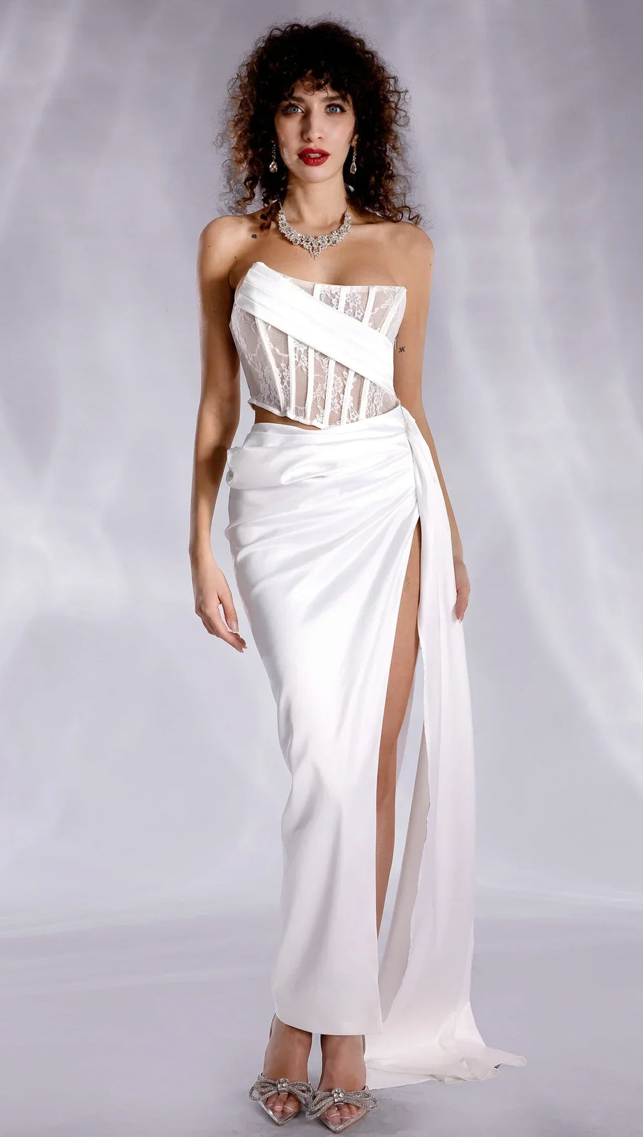 ABITO BIRAKI CON CORSETTO IN PIZZO E SPALLE SCOPERTE