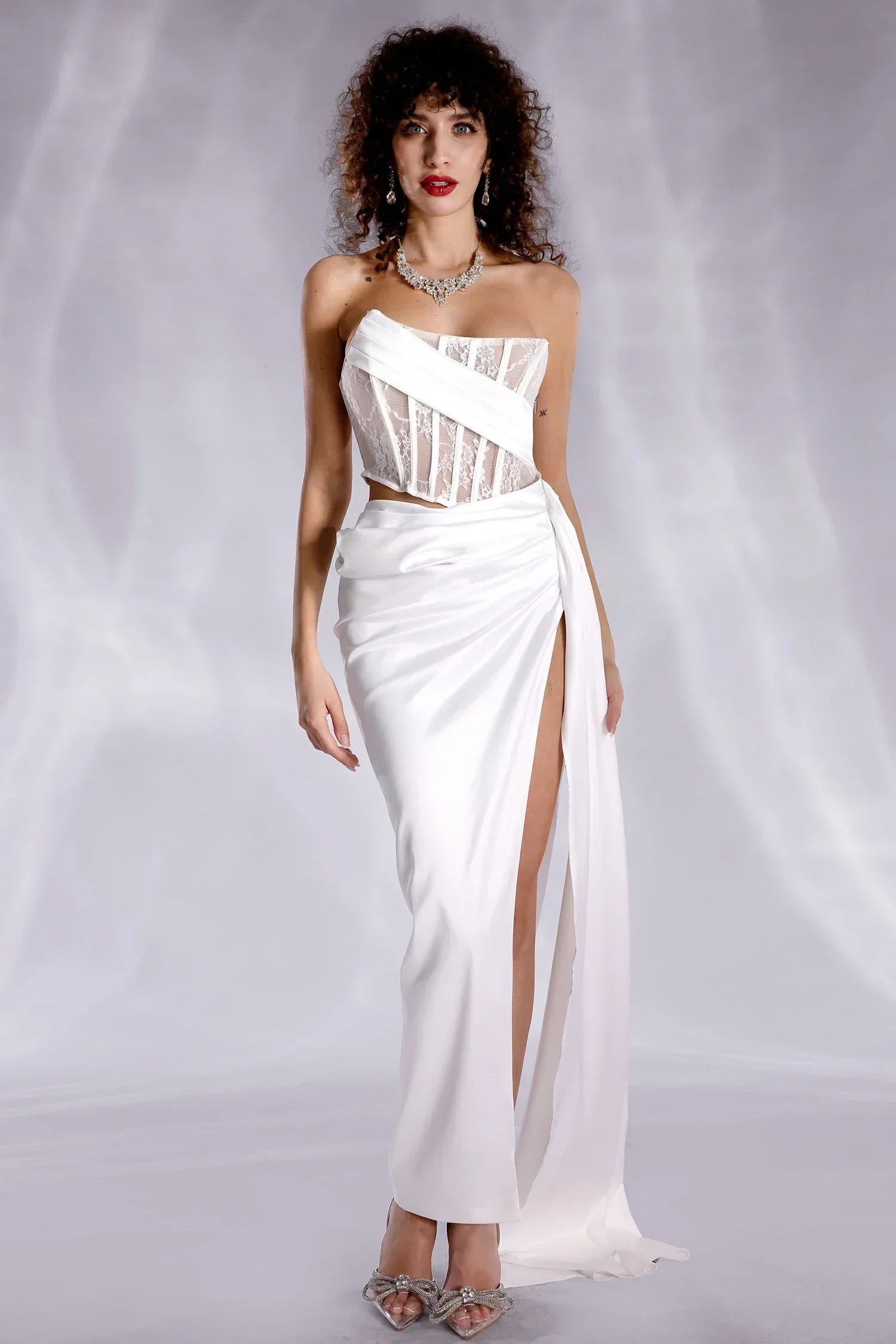 ABITO BIRAKI CON CORSETTO IN PIZZO E SPALLE SCOPERTE