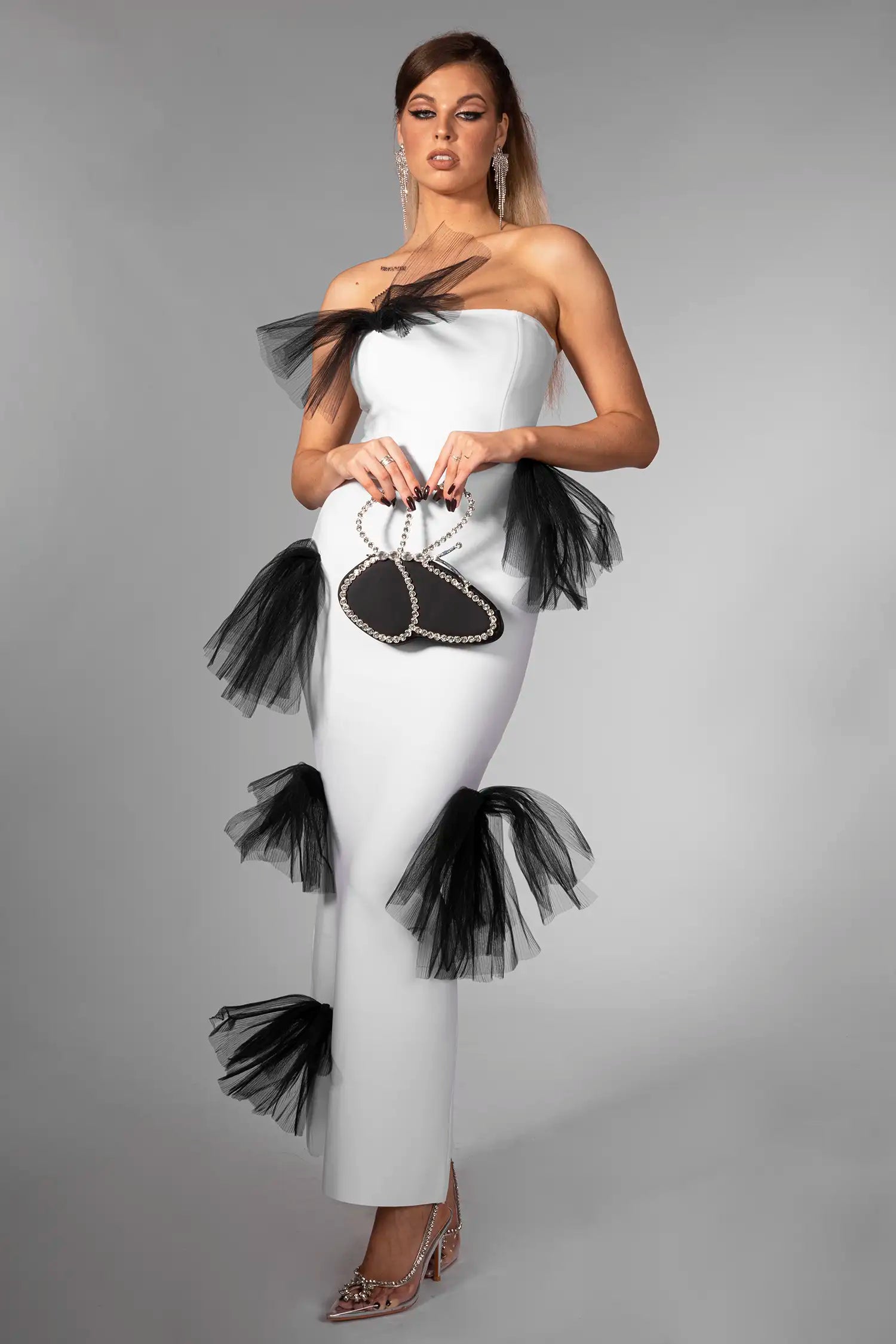 Brylianna – Trägerloses Kleid mit Organza-Blumenmuster