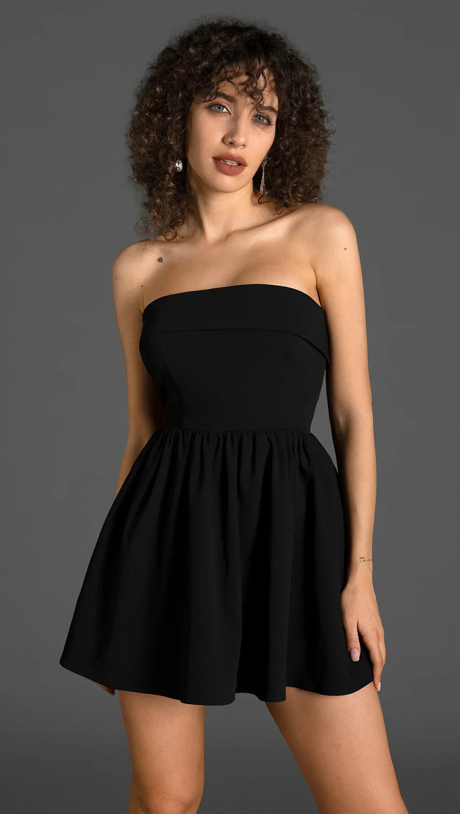 Mutilis – Schulterfreies, gewebtes Kleid