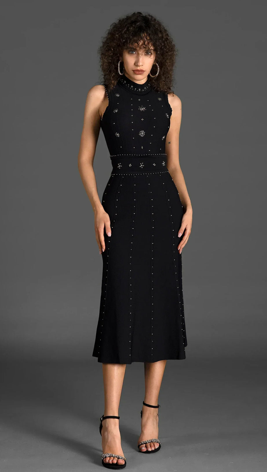 Deviyah – Ärmelloses Midikleid mit Perlen