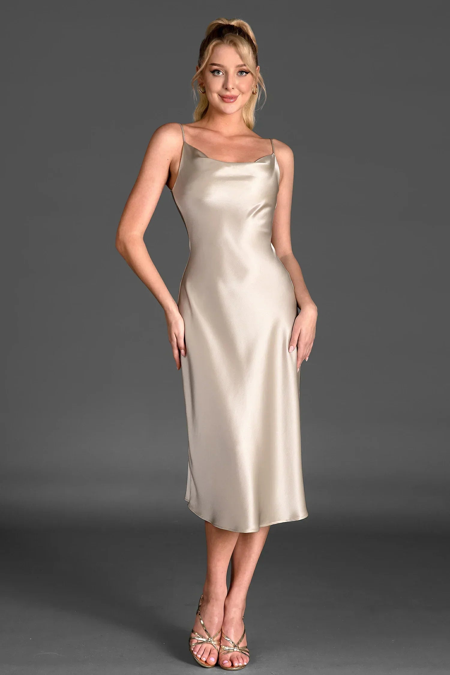 Kleid aus Triacetat-Satin von Calelli mit Trägern