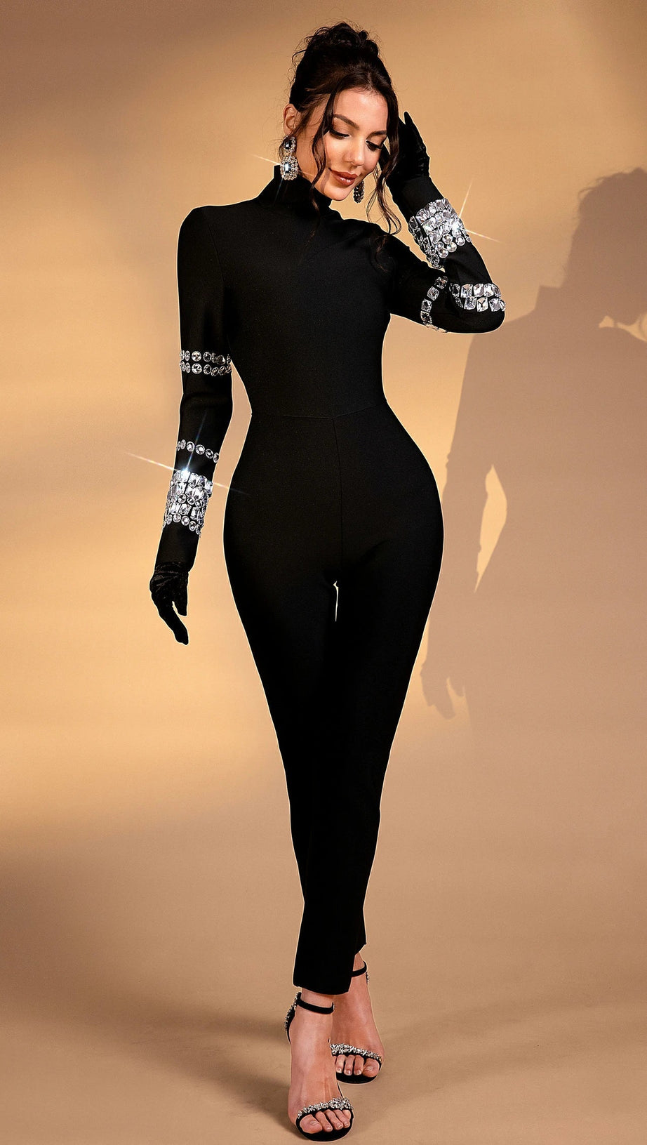 Emilee – Jumpsuit mit Kristallen und hohem Kragen