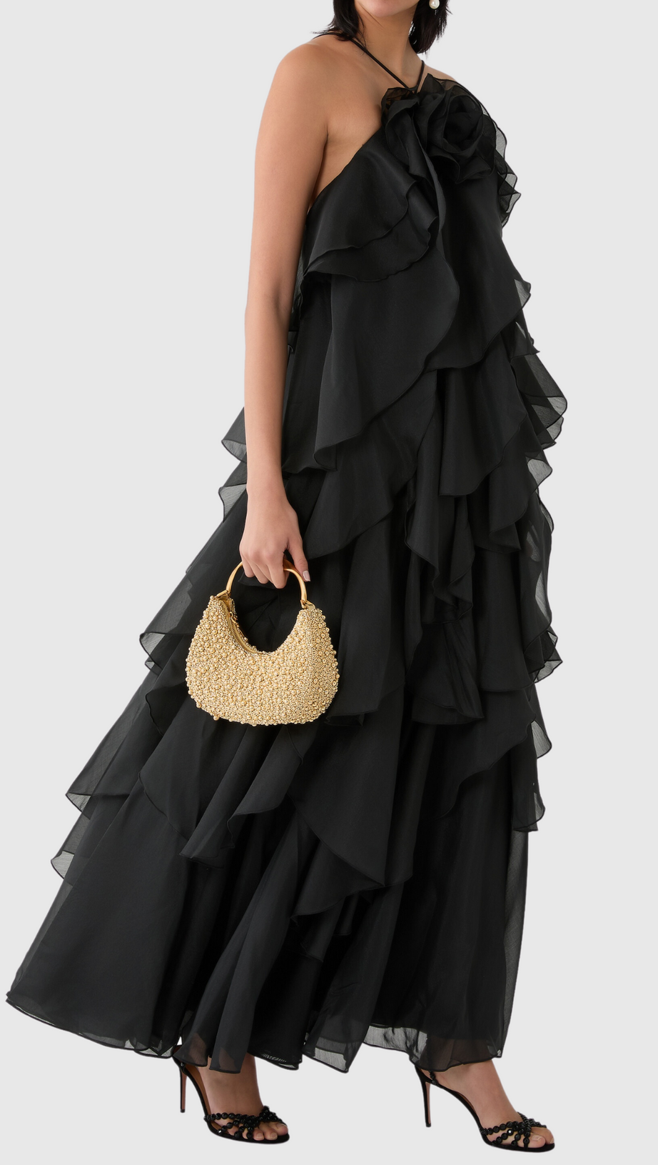 Caysie – Neckholder-Maxikleid mit floralem Rüschenmuster in Schwarz