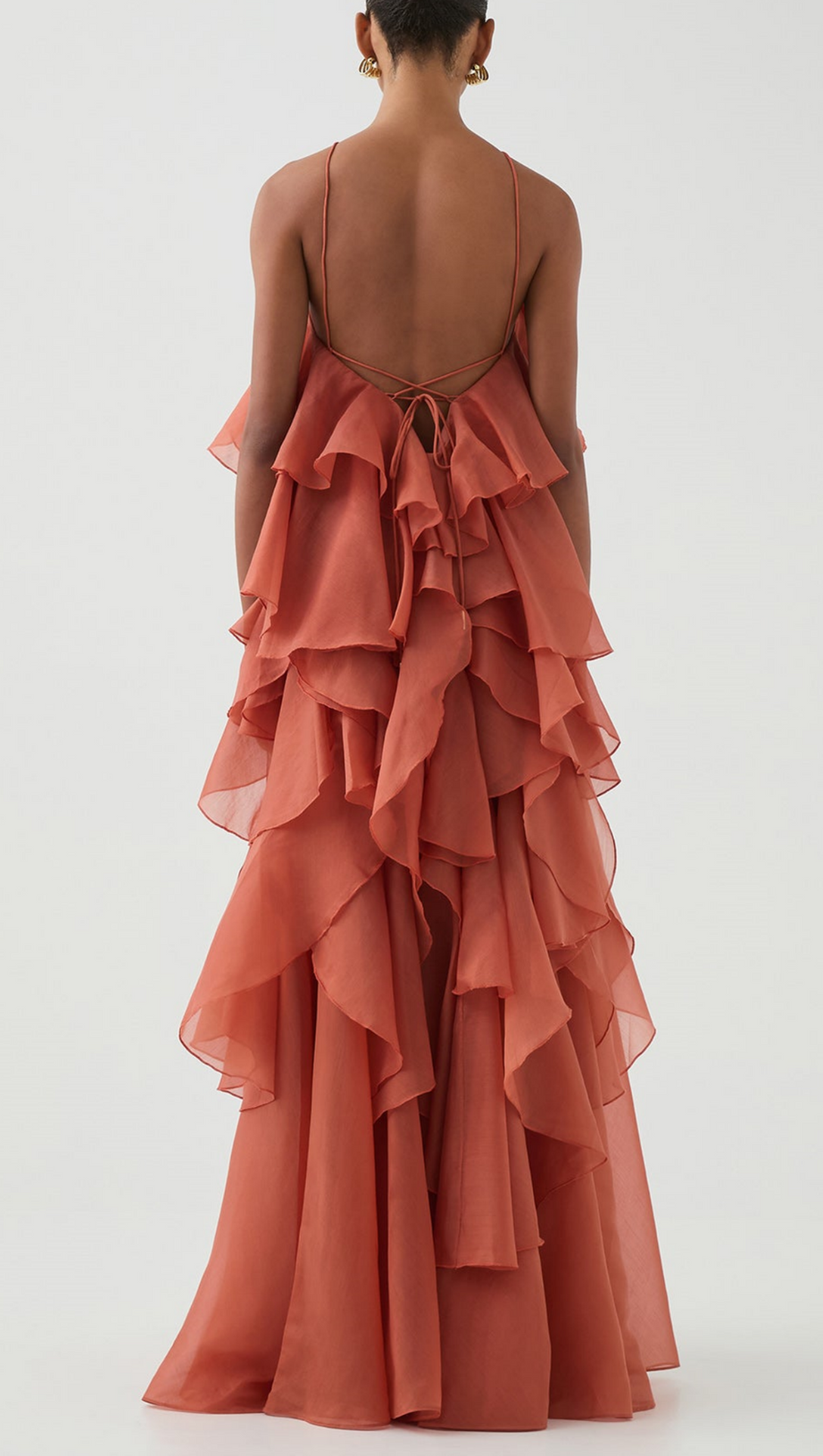 Caysie – Neckholder-Maxikleid mit floralem Rüschenmuster in Orange