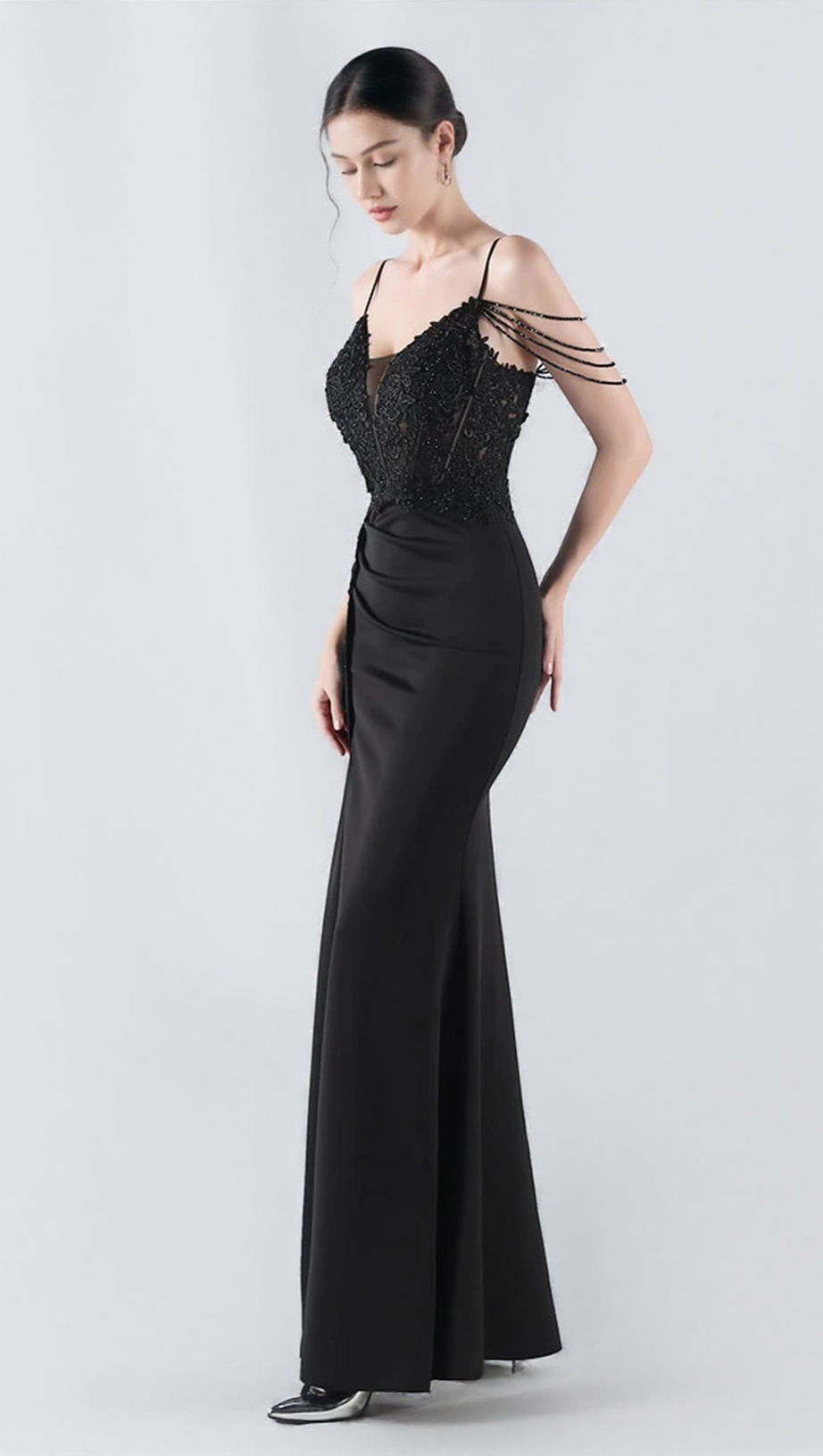 FLOWER BEAD CORSET MAXI DRESS IN BLACK