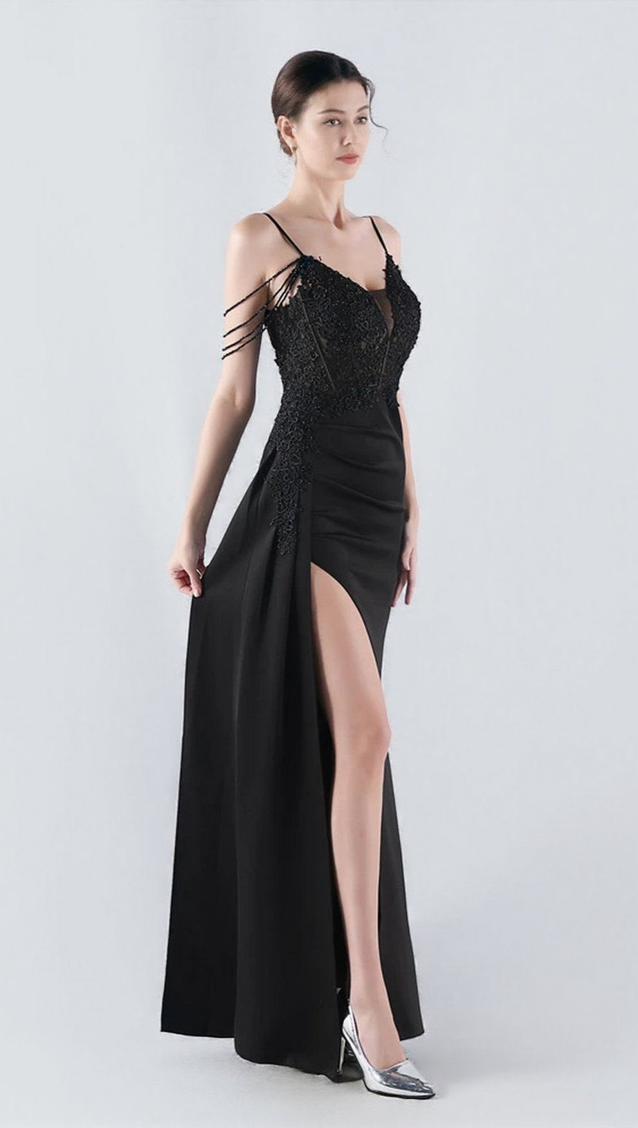 FLOWER BEAD CORSET MAXI DRESS IN BLACK