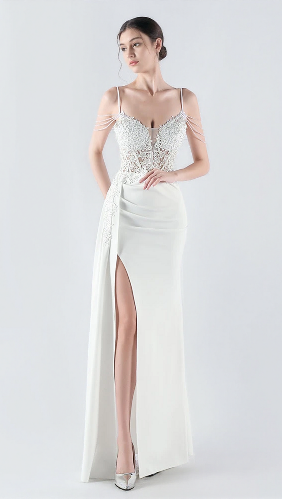 FLOWER BEAD CORSET MAXI DRESS IN WHITE