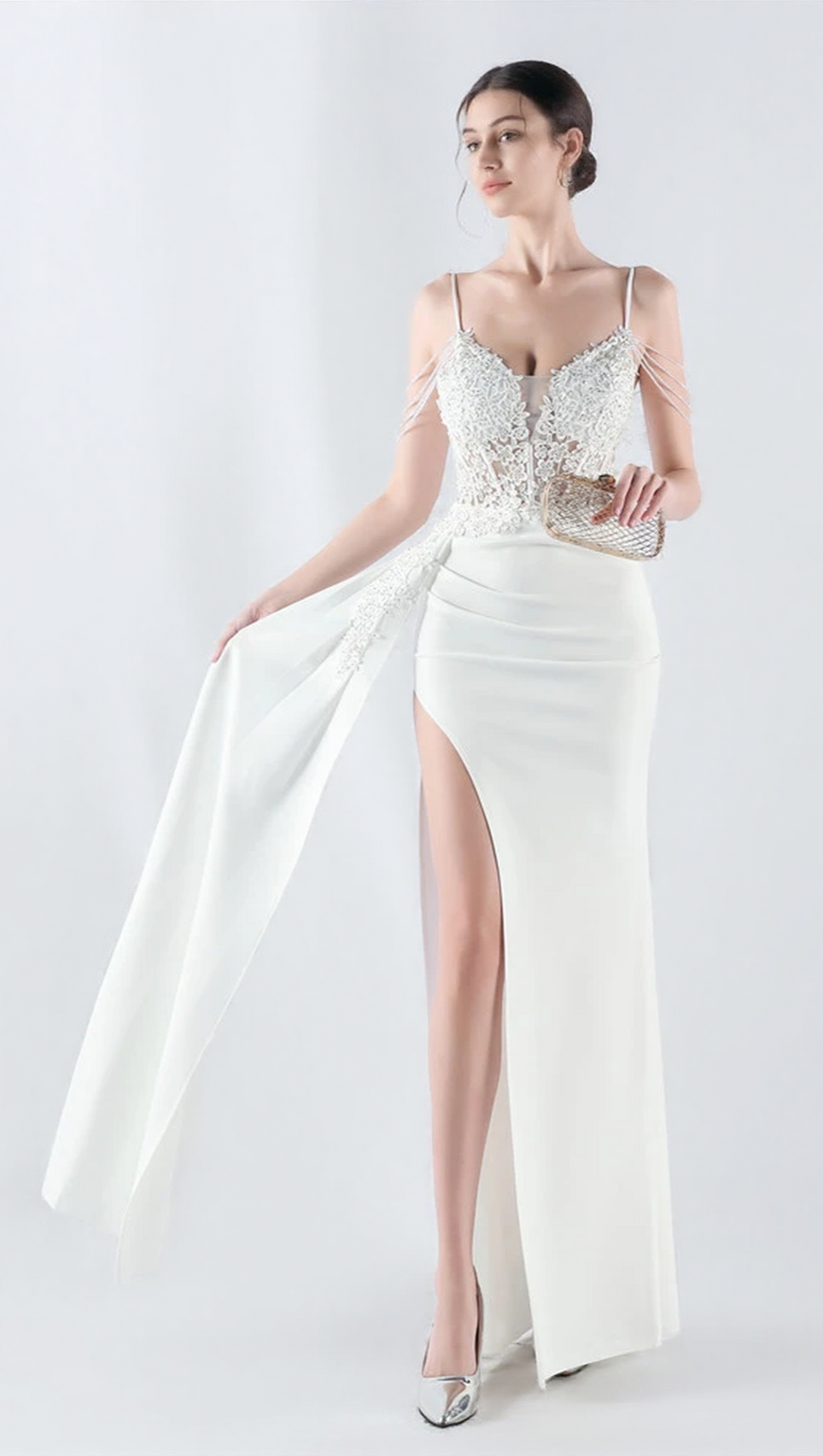 FLOWER BEAD CORSET MAXI DRESS IN WHITE