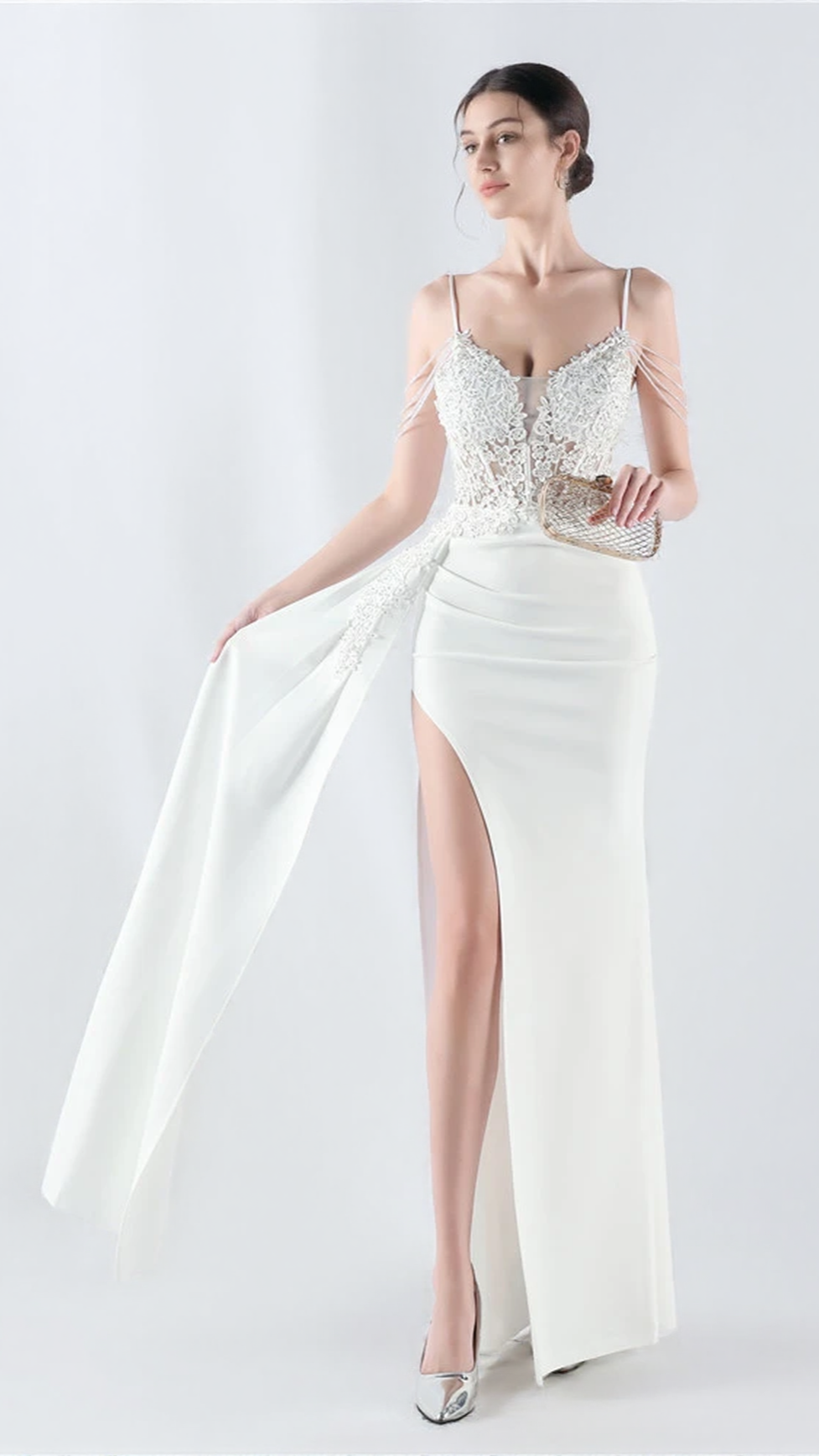 FLOWER BEAD CORSET MAXI DRESS IN WHITE