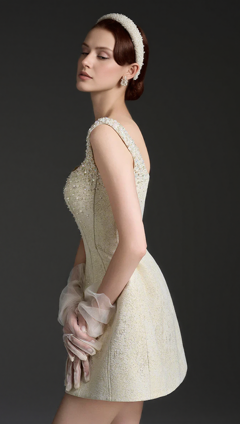 ABITO CORA IN BROCCATO LACCATO CON FODERATURA IN SETA GIALLO CHIARO