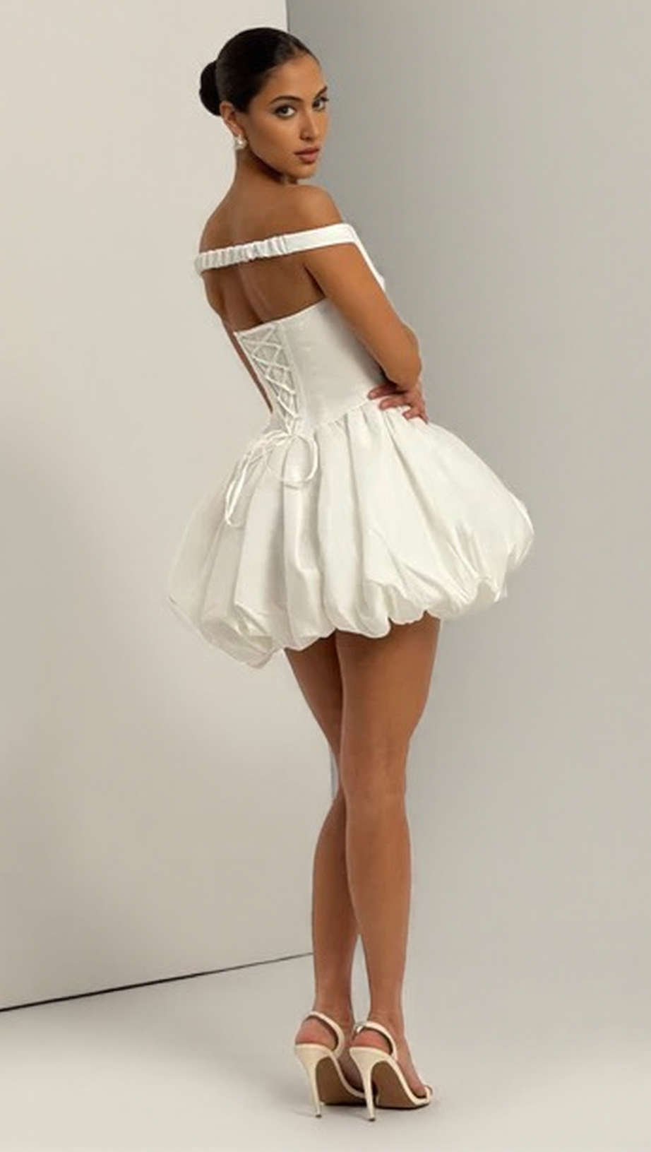 MINI ABITO A VOLANT SENZA SPALLINE CON SCOLLO A V E MARGHERITA - AVORIO