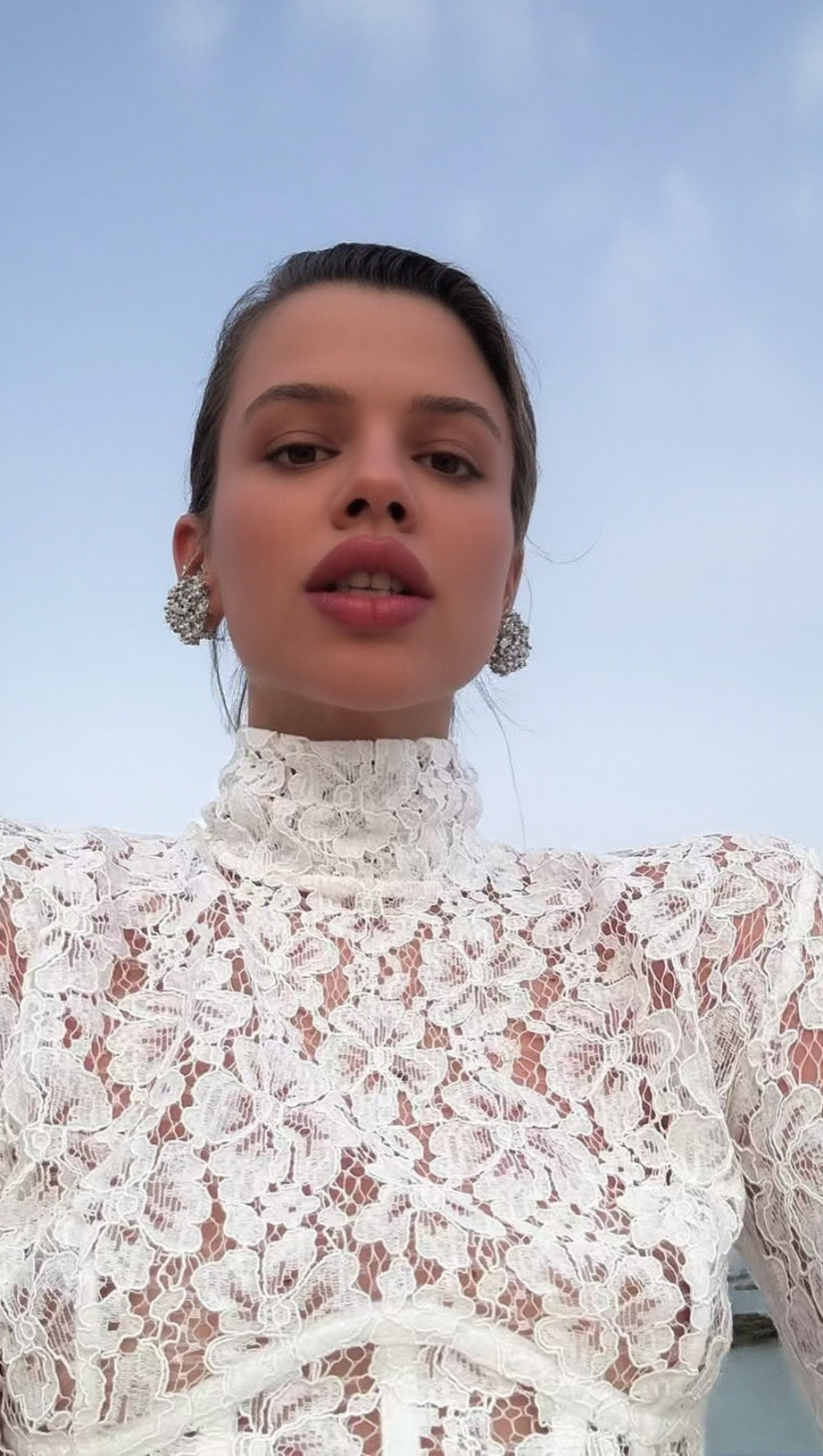 SEDUCTIVE WHITE LACE MOCK NECK MAXI DRESS