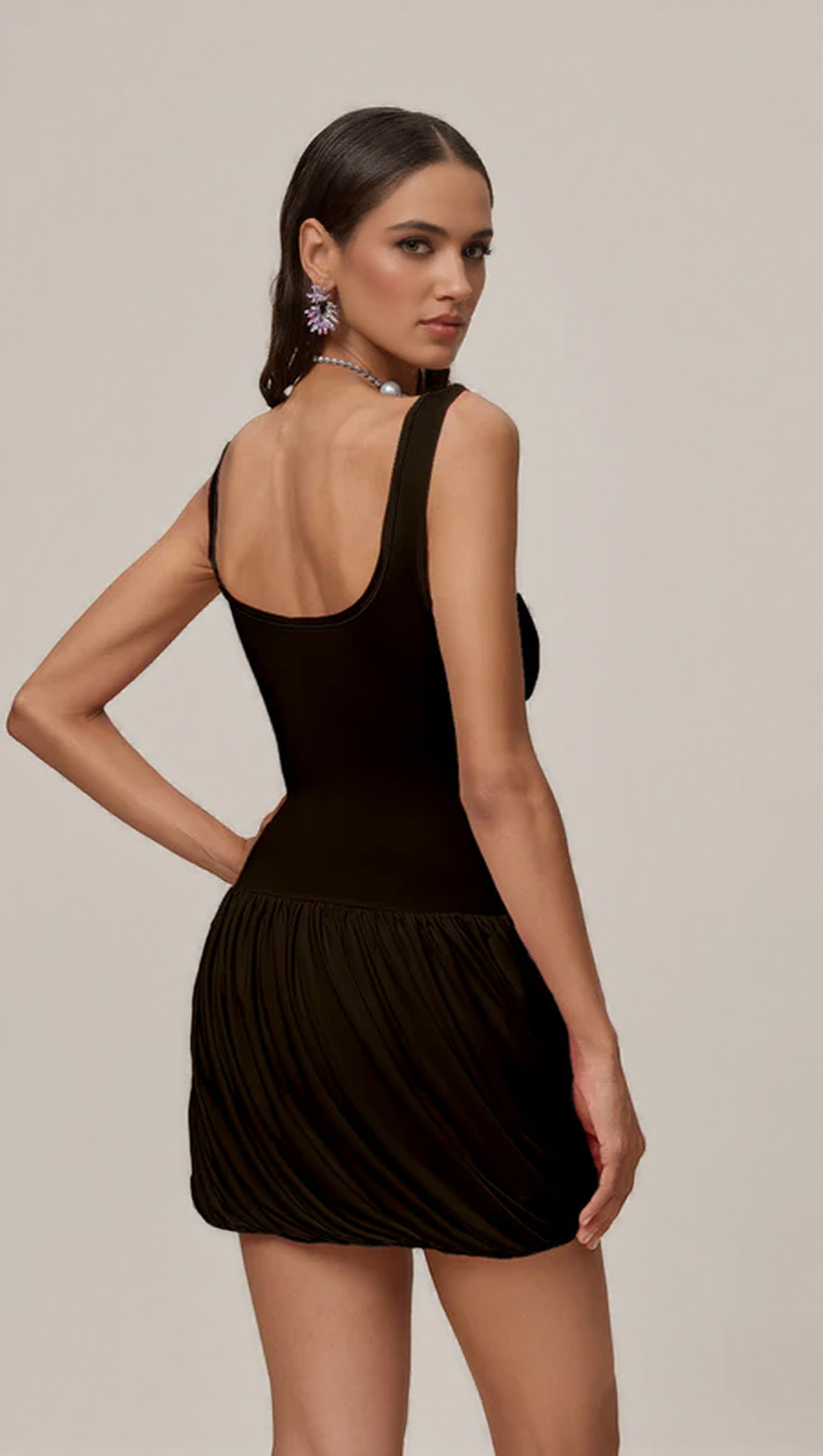 RUCHED BUBBLE MINI DRESS IN COFFEE